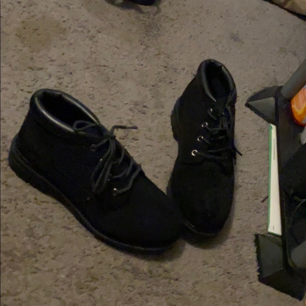 Black fila boots